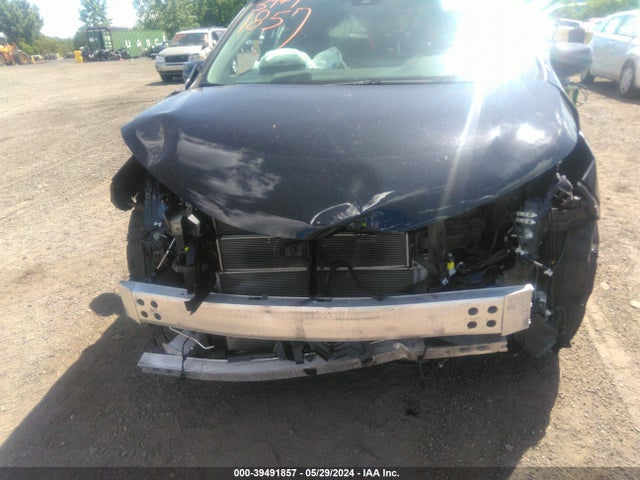 Toyota SIENNA XLE 2023 5TDYRKECXPS152172 Image 12