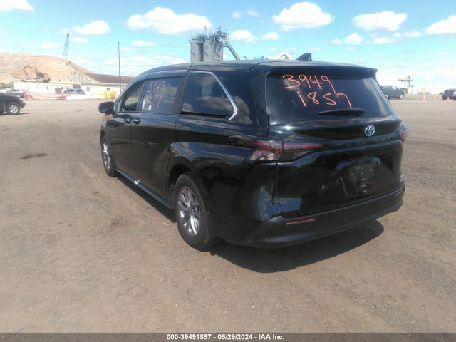 Toyota SIENNA XLE 2023 5TDYRKECXPS152172 Image 3