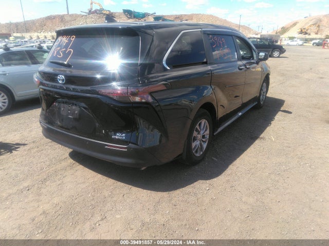 5TDYRKECXPS152172 Toyota SIENNA XLE