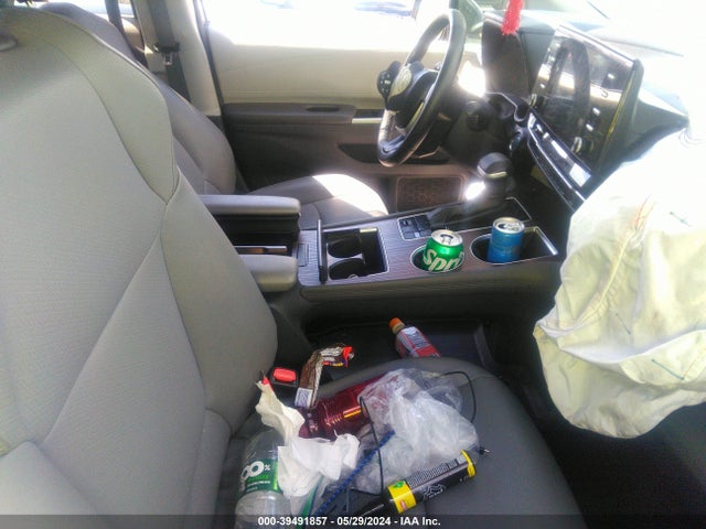 Toyota SIENNA XLE 2023 5TDYRKECXPS152172 Image 5