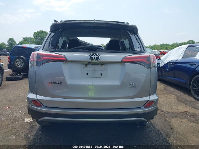 Toyota Rav4 Xle 2018 JTMRFREV1JD233300 Image 17