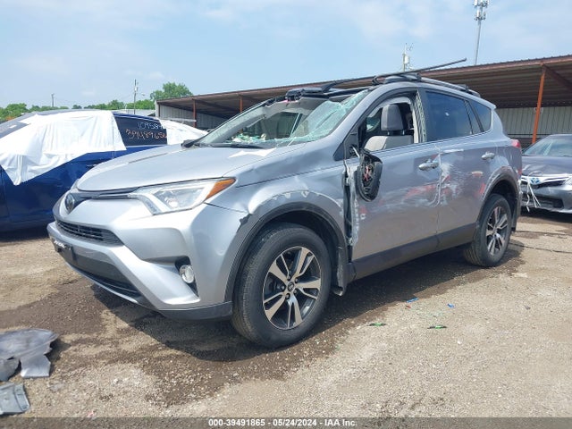 Toyota Rav4 Xle 2018 JTMRFREV1JD233300 Image 2