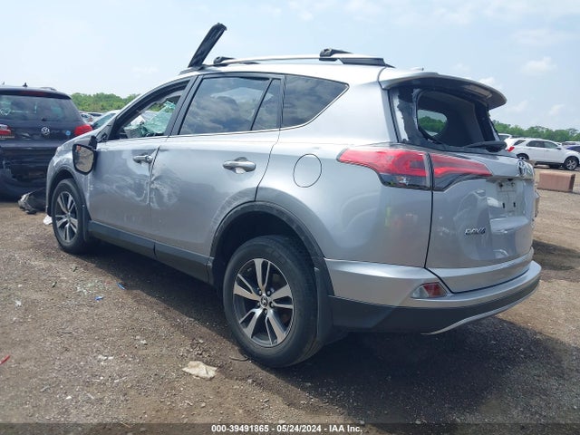 Toyota Rav4 Xle 2018 JTMRFREV1JD233300 Image 3