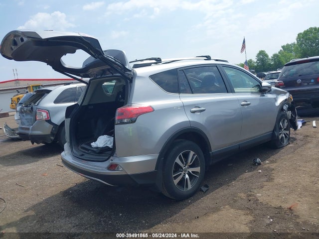 Toyota Rav4 Xle 2018 JTMRFREV1JD233300 Image 4