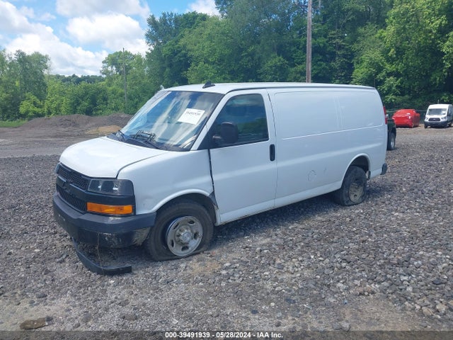 Chevrolet Express 2500 Work Van 2018 1GCWGAFP1J1165471 Image 2