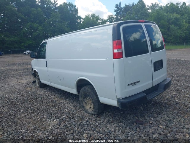 Chevrolet Express 2500 Work Van 2018 1GCWGAFP1J1165471 Image 3