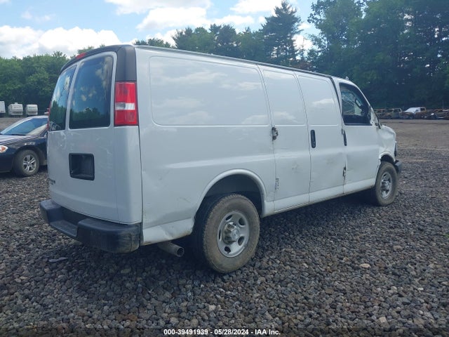 Chevrolet Express 2500 Work Van 2018 1GCWGAFP1J1165471 Image 4