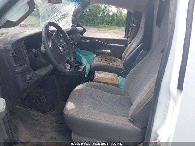 Chevrolet Express 2500 Work Van 2018 1GCWGAFP1J1165471 Image 5