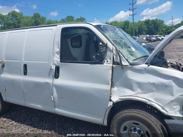 Chevrolet Express 2500 Work Van 2018 1GCWGAFP1J1165471 Image 6