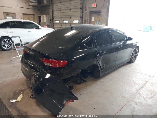 1C3CCCDG0GN123165 Chrysler 200 S