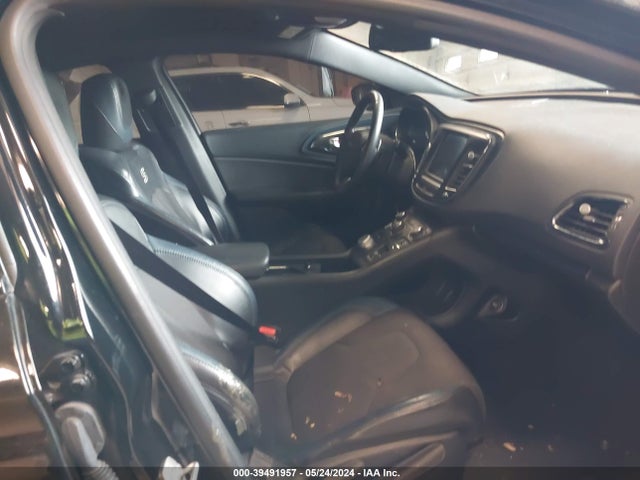 1C3CCCDG0GN123165 Chrysler 200 S