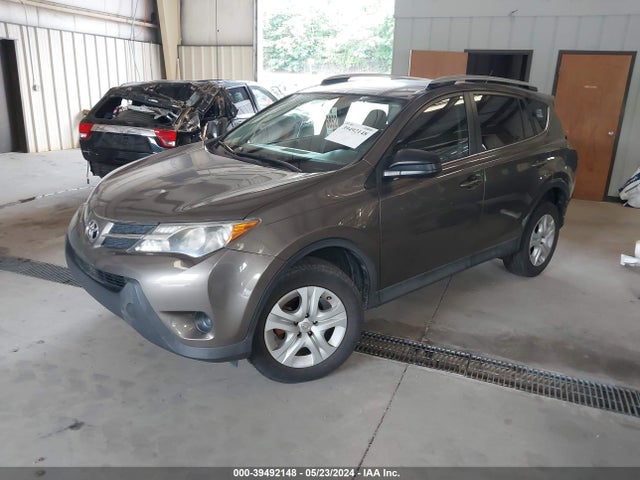Toyota RAV4 LE 2014 JTMZFREVXED031366 Image 2