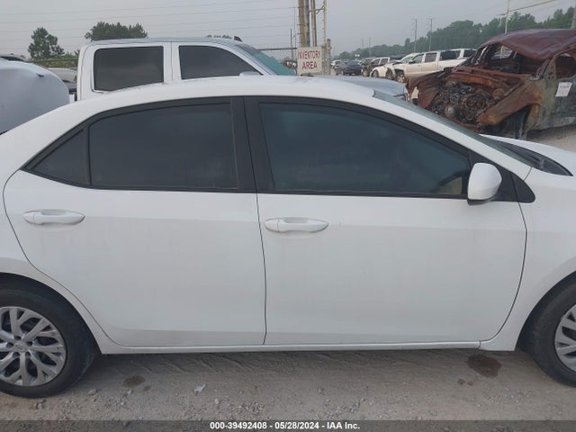 Toyota COROLLA LE 2018 5YFBURHE1JP822783 Image 14
