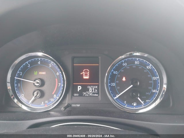 Toyota COROLLA LE 2018 5YFBURHE1JP822783 Image 7