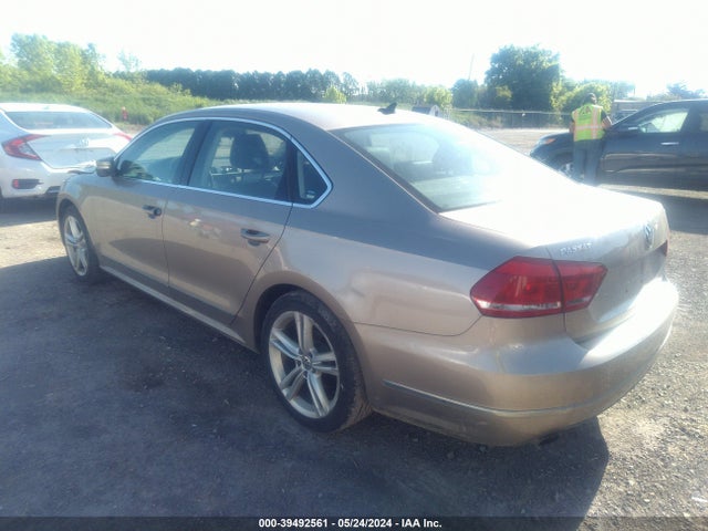 1VWBT7A3XFC027535 Volkswagen Passat 1.8t Se