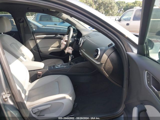 WAUBEGFF6KA096158 Audi A3 45 Premium