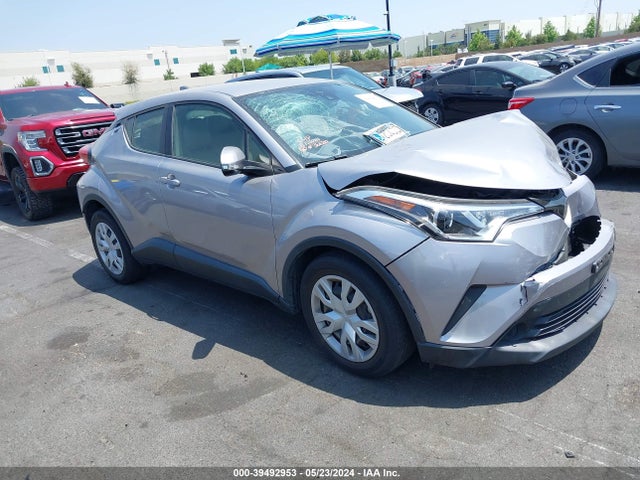 Toyota C-HR LE 2019 JTNKHMBX2K1058350 zdjęcie główne