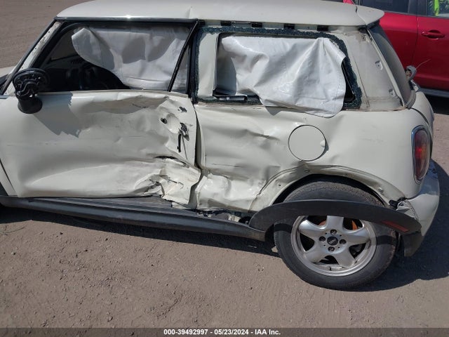 2008 MINI COOPER WMWMF33518TU69131 Photo 5
