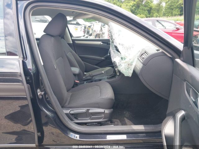 1VWAT7A38HC062928 Volkswagen Passat 1.8t S