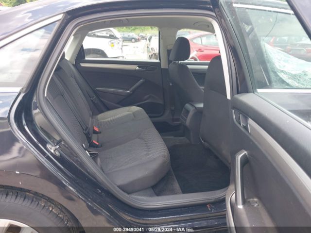 1VWAT7A38HC062928 Volkswagen Passat 1.8t S