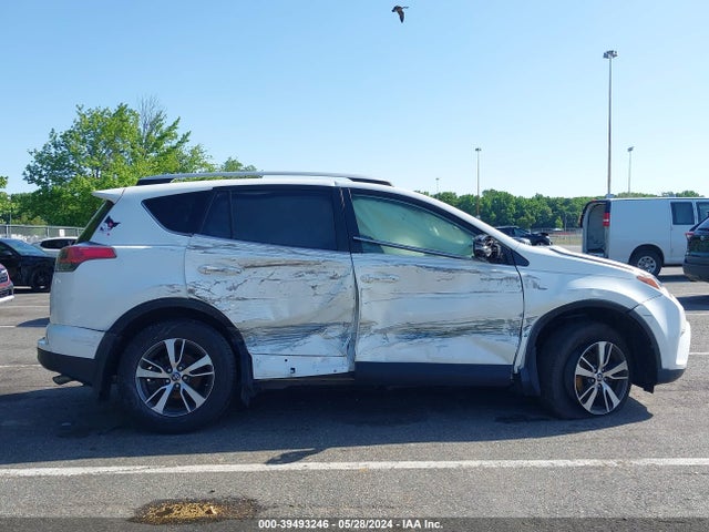 Toyota Rav4 Xle 2016 JTMRFREVXGJ090244 Image 13