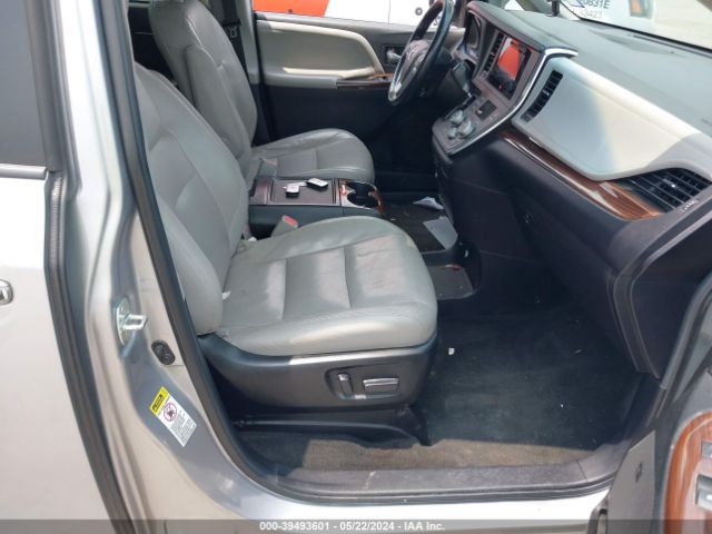 5TDYK3DCXFS544322 Toyota Sienna Limited 7 Passenger