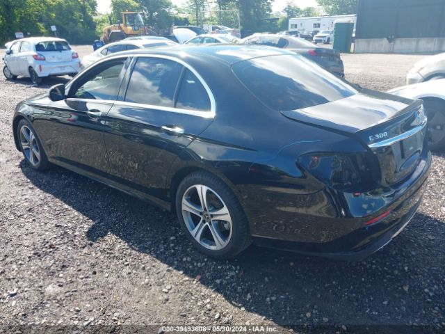 WDDZF4KB8HA240419 Mercedes-Benz E 300 4matic