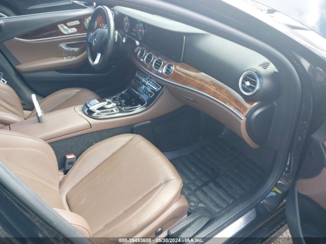 WDDZF4KB8HA240419 Mercedes-Benz E 300 4matic