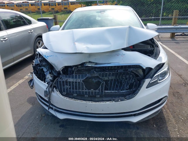1G4ZP5SS1HU179311 Buick Lacrosse Essence