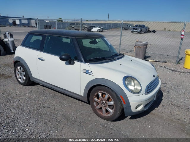 2010 MINI COOPER WMWMF3C53ATZ64033 Photo 0