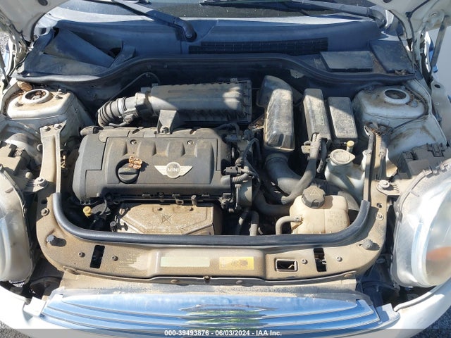 2010 MINI COOPER WMWMF3C53ATZ64033 Photo 9