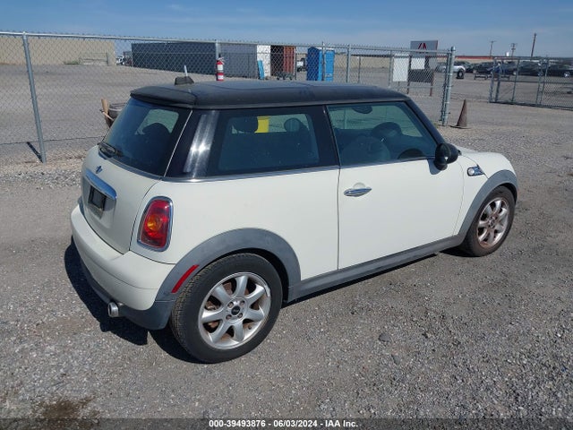2010 MINI COOPER WMWMF3C53ATZ64033 Photo 3