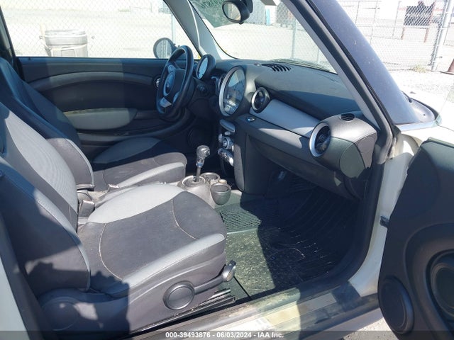 2010 MINI COOPER WMWMF3C53ATZ64033 Photo 4