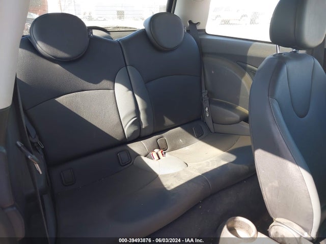 2010 MINI COOPER WMWMF3C53ATZ64033 Photo 7