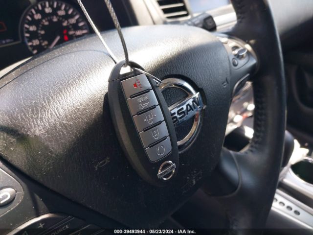 5N1DR2MM0KC637645 Nissan Pathfinder Sl