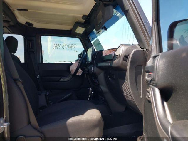 1C4BJWDG3HL732438 Jeep Wrangler Unlimited Sport 4x4