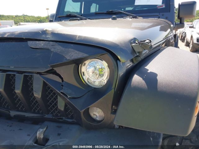 1C4BJWDG3HL732438 Jeep Wrangler Unlimited Sport 4x4