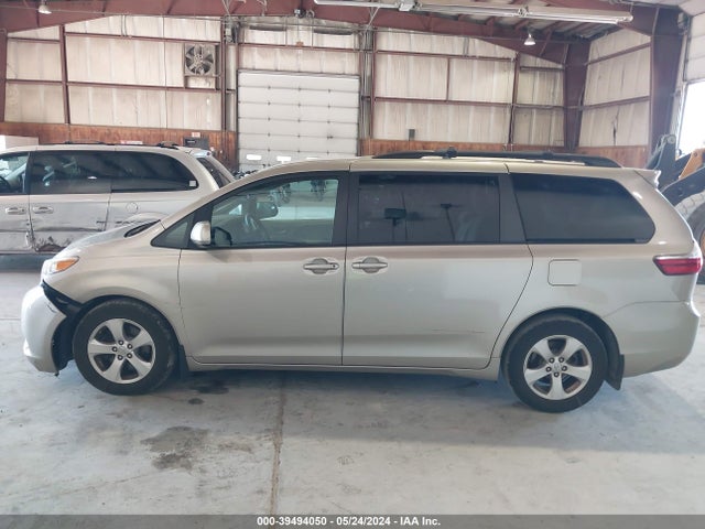 Toyota Sienna Le 8 Passenger 2017 5TDKZ3DC6HS892025 Image 14