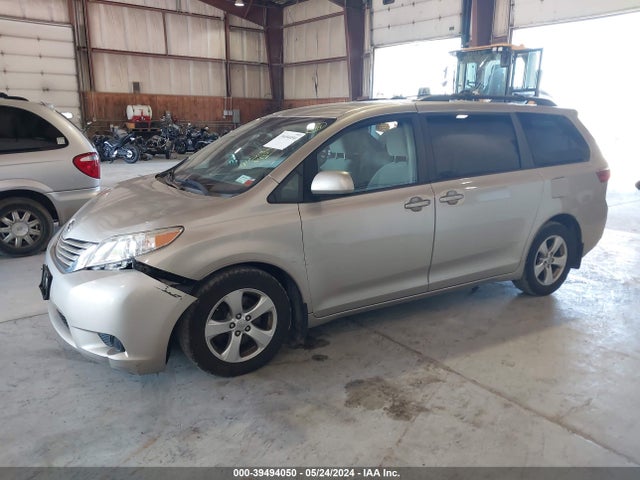 Toyota Sienna Le 8 Passenger 2017 5TDKZ3DC6HS892025 Image 2