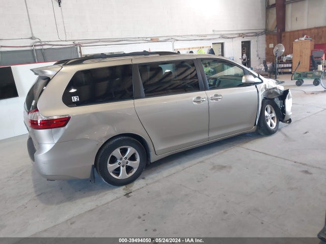 Toyota Sienna Le 8 Passenger 2017 5TDKZ3DC6HS892025 Image 4
