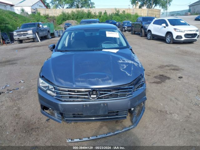 1VWAT7A3XHC006165 Volkswagen Passat 1.8t S