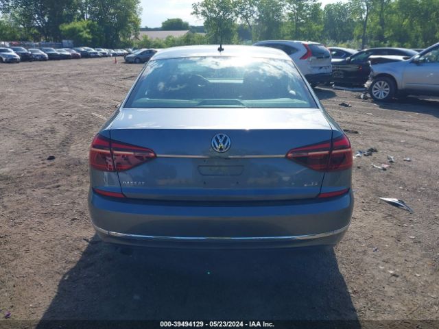 1VWAT7A3XHC006165 Volkswagen Passat 1.8t S