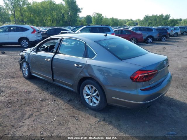 1VWAT7A3XHC006165 Volkswagen Passat 1.8t S