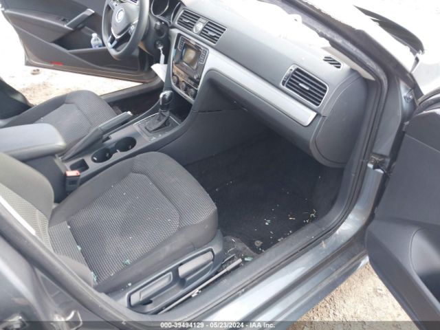 1VWAT7A3XHC006165 Volkswagen Passat 1.8t S