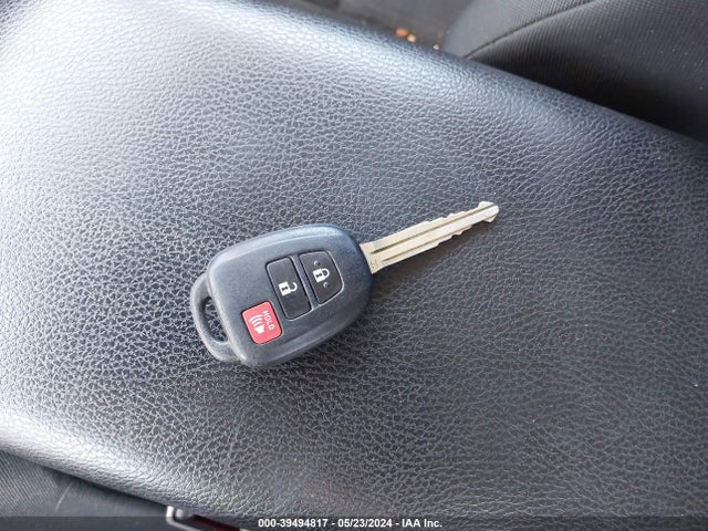 Toyota RAV4 LE 2017 2T3BFREV1HW692227 Image 11