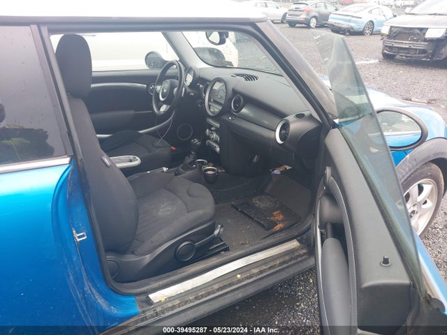 2008 MINI COOPER S WMWMF73508TV35868 Photo 4