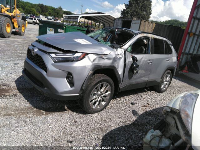 2T3A1RFV1RC439632 Toyota Rav4 Xle Premium