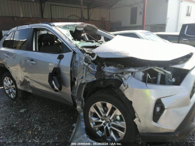 2T3A1RFV1RC439632 Toyota Rav4 Xle Premium