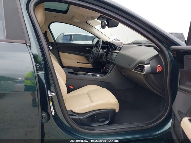2017 JAGUAR XE SAJAD4BG3HA964741 Photo 4