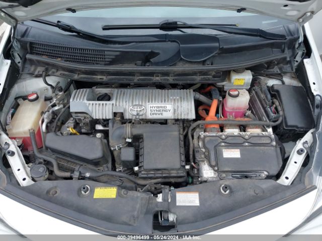 JTDZN3EU5FJ024271 Toyota Prius V Three
